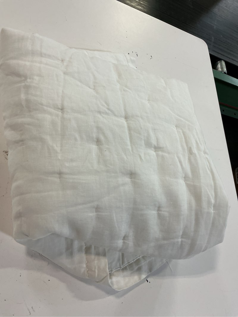 Condition photo showing Good Condition for european linen toddler dream quilt, one size, white