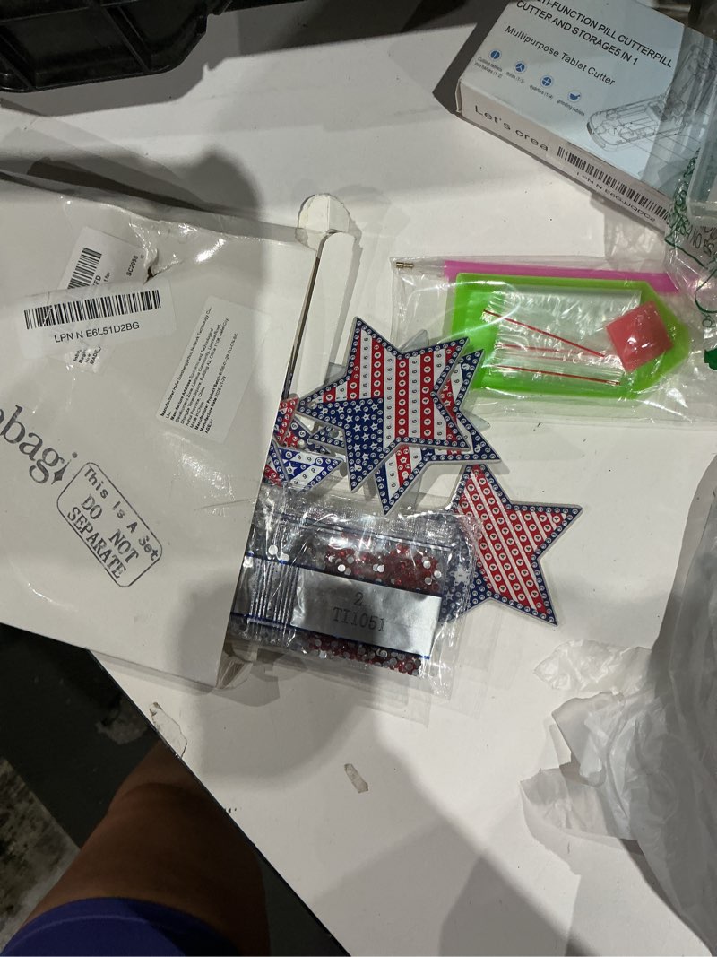 Condition photo showing As Is for inbagi 15 pcs patriotic veterans day star diamond art keychains veterans day diamond painting kits american flag red white blue christmas ornaments 4th of july gems art for beginner adults crafts tree