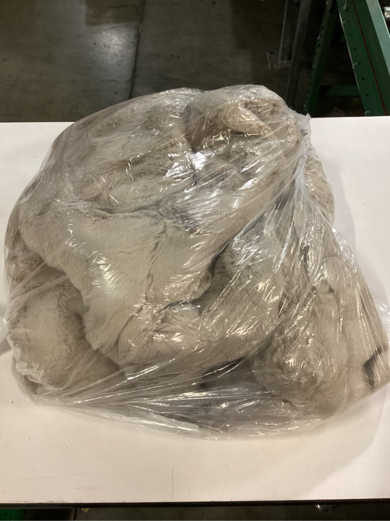 Condition photo showing Good Condition for ruched faux fur throw, 60x80, mink