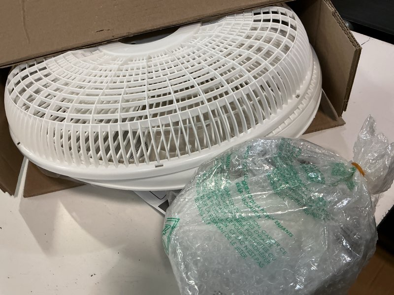 Condition photo showing Good Condition for lasko 2520 oscillating stand fan,white 16 inch