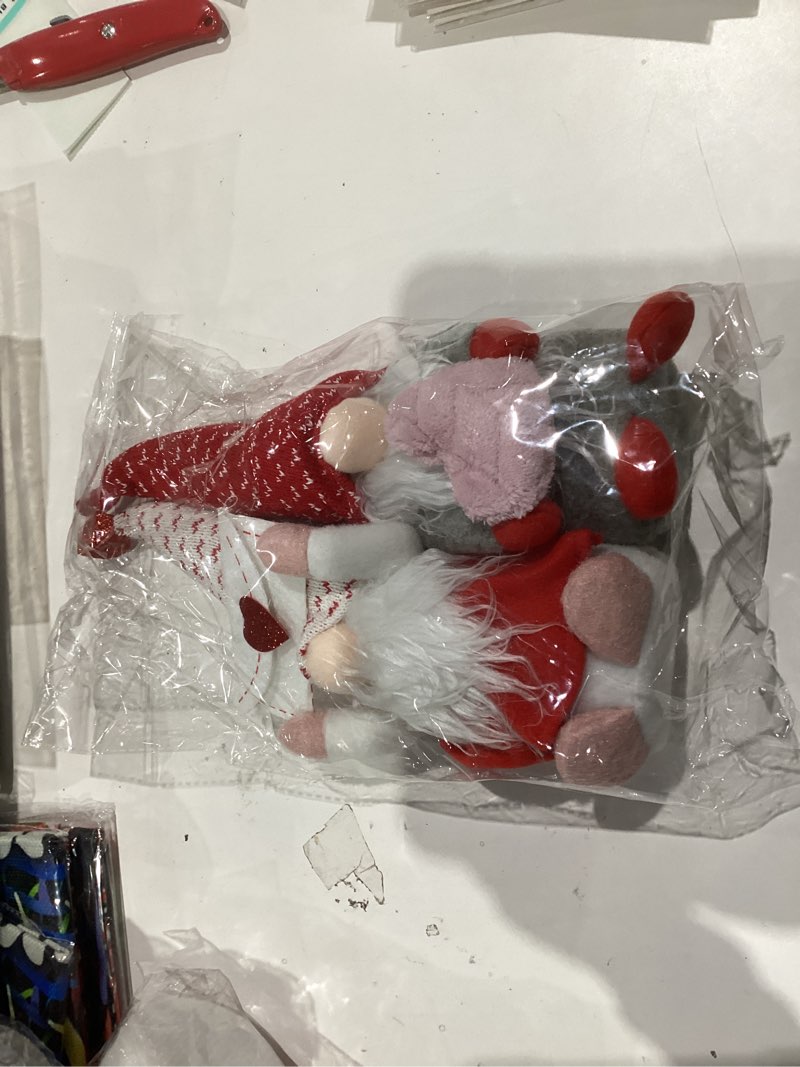 Condition photo showing New/Like New for Vintend 2Pcs Valentines Day Gnomes Decorations, Handmade Valentine Gnome Decor Mr & Mrs Swedish Tomte Stuffed Gnomes Plush Doll Knomes Ornaments for Girlfriend Wife Women Girl Home Table Shelf Gift Small