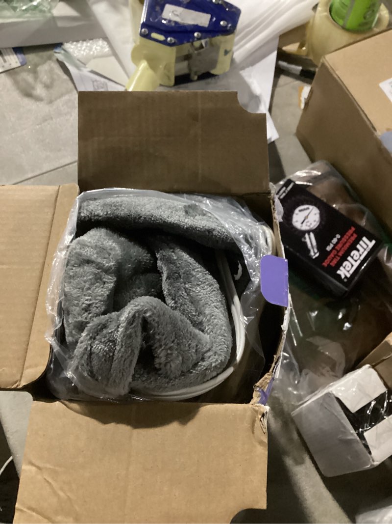 Condition photo showing Good Condition for RENPHO Electric Heating Pad for Back, Electric Heat pad for Neck and Shoulders, FSA Eligible & HSA Store, 24"x33" Gray 24"x33" Grey