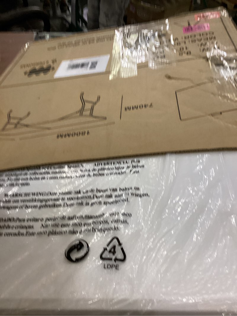 Folding table