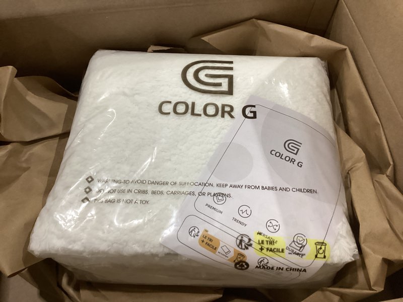 Condition photo showing New/Like New for color&geometry high pile white bathroom rugs 24”x36”, large- upgrade your washroom with soft bath mat- plush, non slip, absorbent, washable microfiber shower rug/carpet for outside tub white 24"x36"