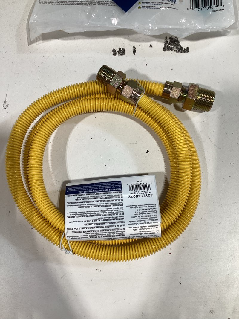 Condition photo showing Good Condition for eastman 72-in 1/2-in mip inlet x 3/4-in mip outlet stainless steel gas connector