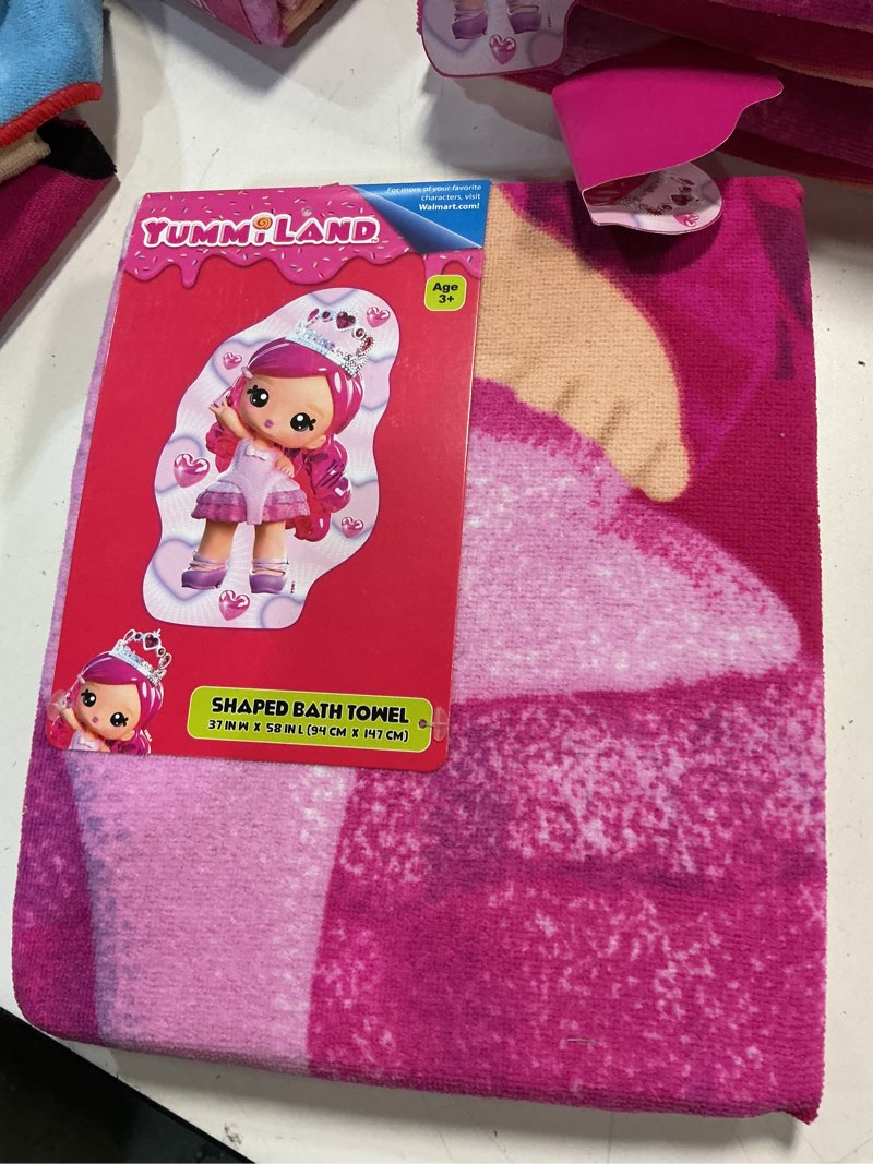 Condition photo showing New/Like New for yummiland kids shaped towel, microfiber, 37x58