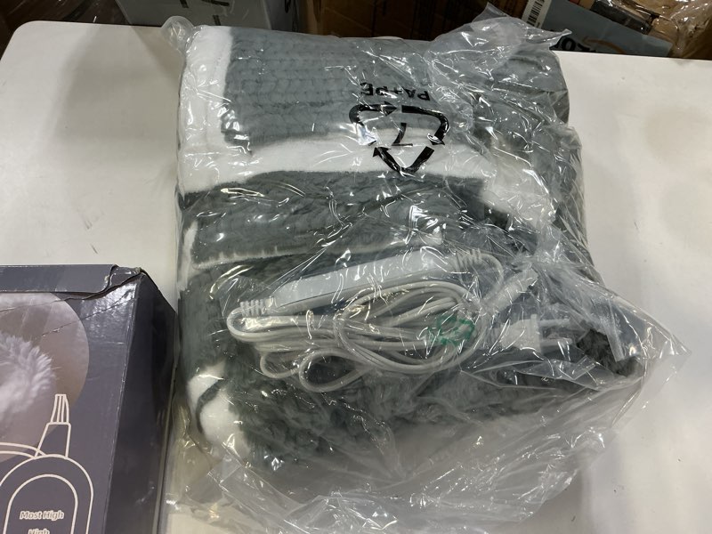 Condition photo showing Good Condition for Heated Blanket Electric Throw Blanket with 5 Heat Settings, 10H Auto-Off, 50"x60" Soft Wave Fleece for Couch, Bed & Office, ETL Certified
