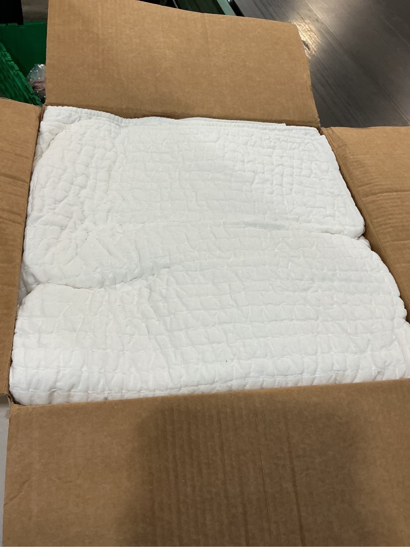 Condition photo showing Good Condition for european linen cotton stitch quilt, full/queen, white