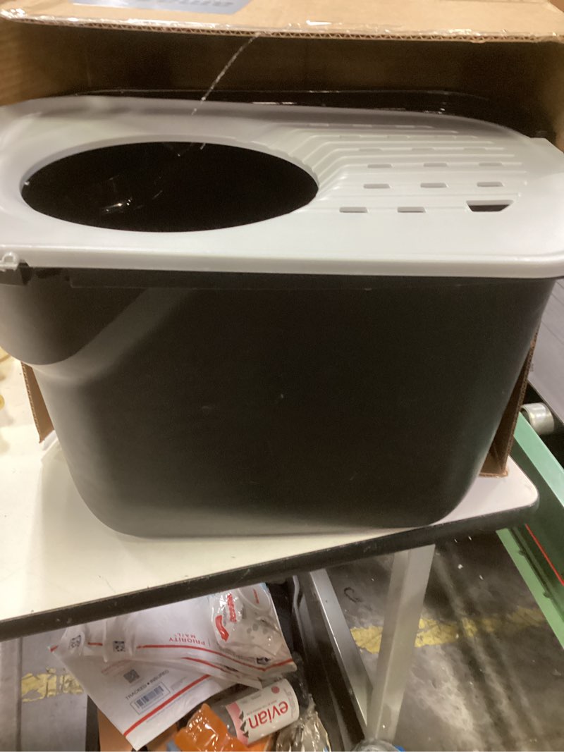Condition photo showing Good Condition for IRIS USA Cat Litter Box, Large Cat Box Enclosure, Top Entry with Litter Catching Lid, Enclosed with Scoop, Black/Gray 2 Piece Set Black w/ Scoop