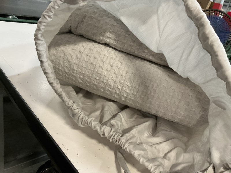 Condition photo showing New/Like New for organic luxe honeycomb duvet cover, king/cal king, light grey