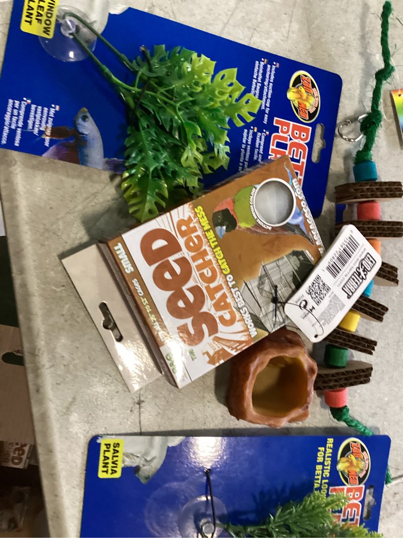 Condition photo showing New/Like New for Assortment of small,miscellaneous small,variety of items,multiple pieces,total of 5 pieces