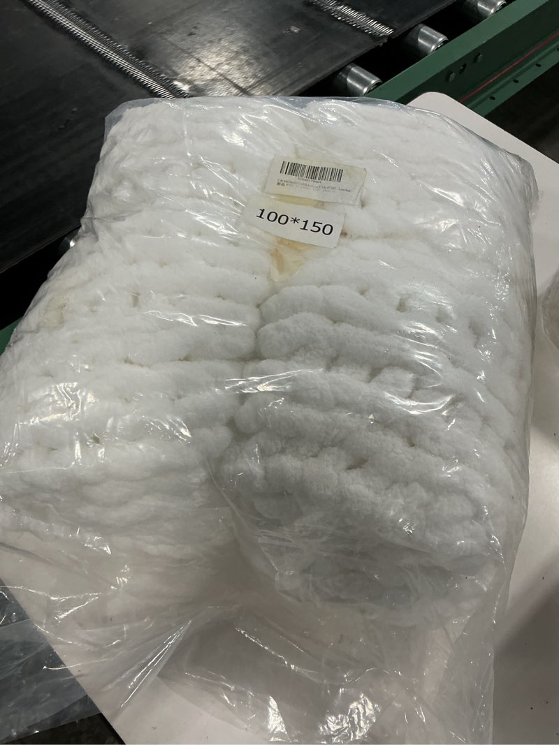 Condition photo showing Good Condition for comtest chunky knit throw blanket chenille, white, 40"x60"(love seat)