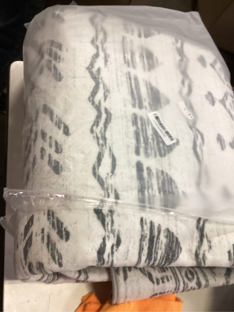 Condition photo showing Good Condition for 8x10 Area Rug for Living Room Moroccan Washable Rugs Non Slip Indoor Floor Carpet Foldable Large Soft Area Rug for Dining Room Bedroom with Low Pile(Grey,8'x10') Grey 8' x 10' (Rectangular)