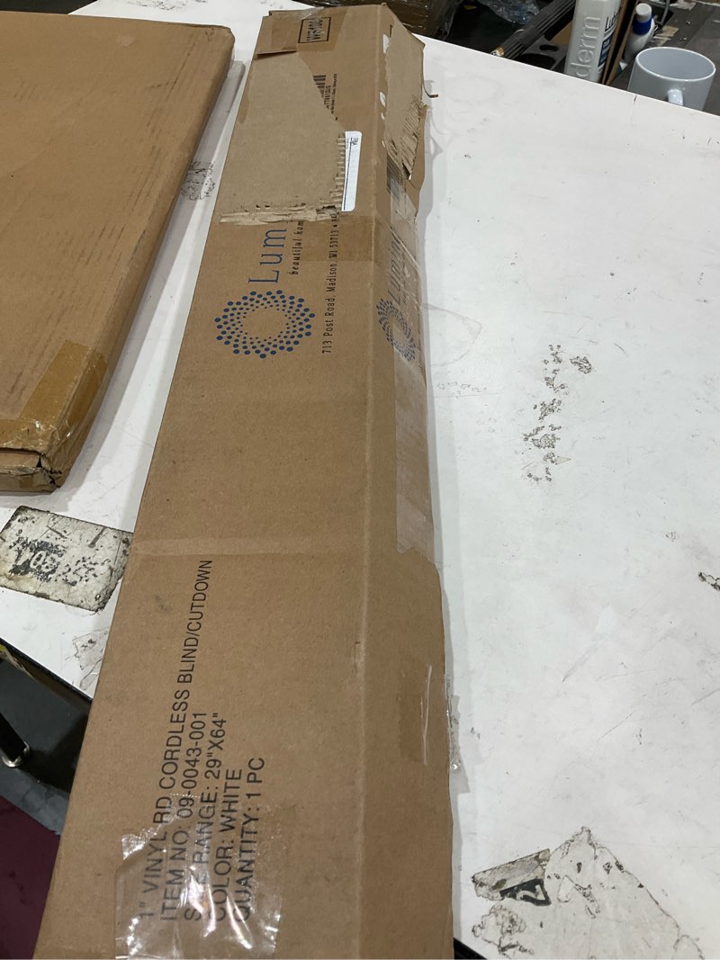 Condition photo showing Good Condition for blind window