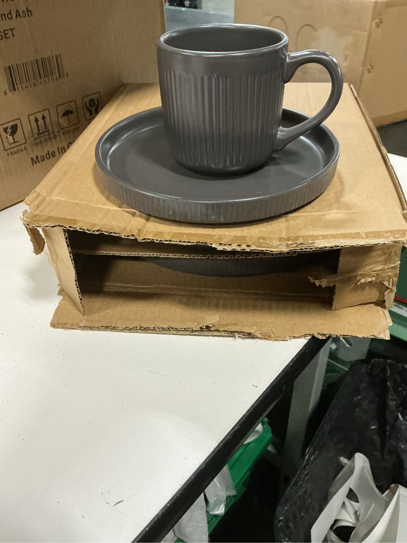 Condition photo showing New/Like New for square house 16 piece dinnerware set key west - plates, bowls, and mugs set for 4 - chip and scratch