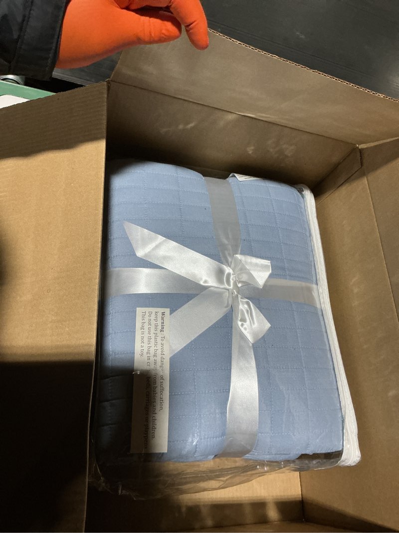 Condition photo showing Good Condition for comfort spaces kienna quilt set- double sided stitching design summer blanket, lightweight, soft, all season bedding layer, matching sham, blue, coverlet king (104"x90") 3 piece blue quilt king/cal king(104"x90") plaid