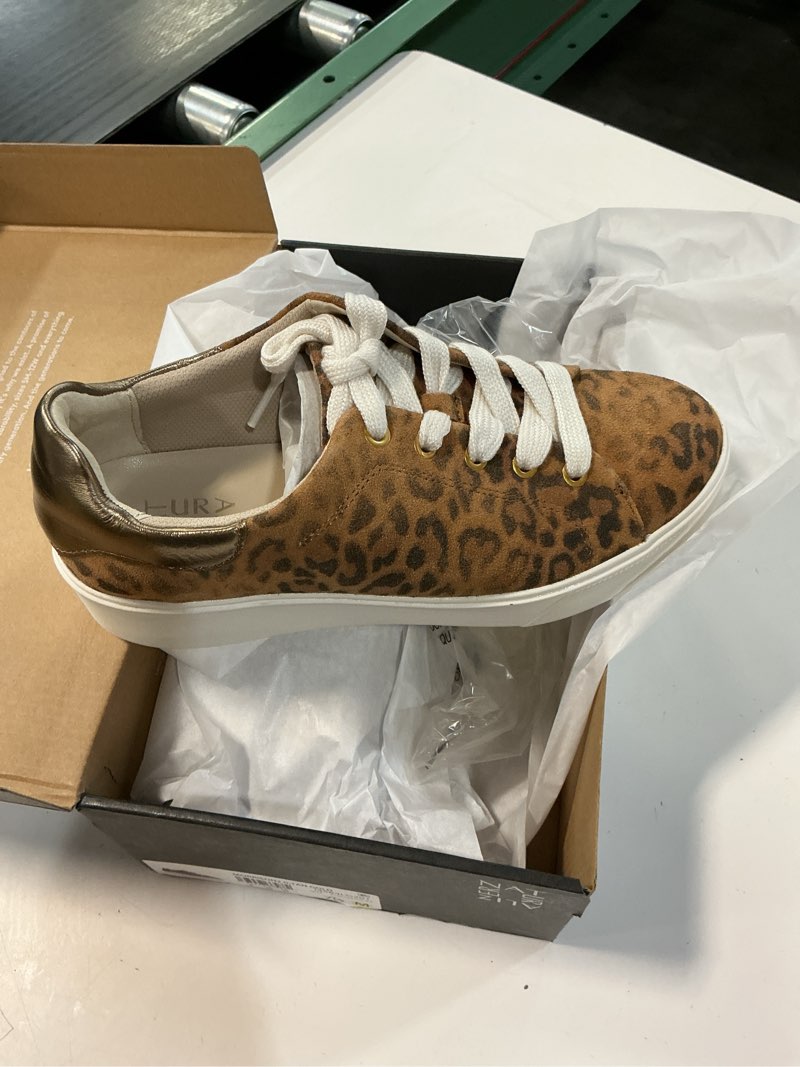 Condition photo showing New/Like New for naturalizer women's banks slingback pump 7.5 tan animal print multi