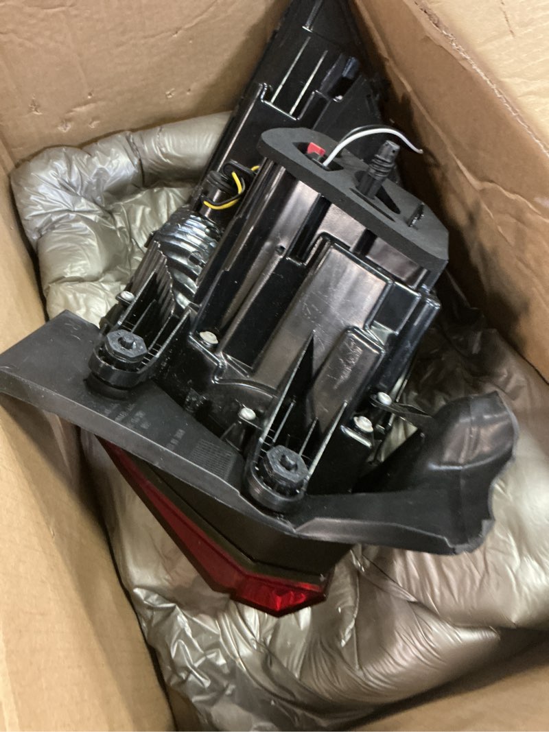 Condition photo showing Good Condition for outer right tail light assembly w/bulbs & harness compatible with 2018-2023 ti-guan passenger side rear taillight tail lamp 5nn945096a vw2805126 (turn signal color: yellow)