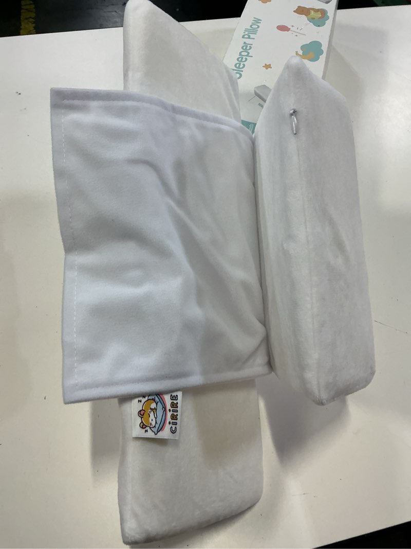 Condition photo showing Good Condition for side sleeper weddge adjustable soft and breathable cushion white