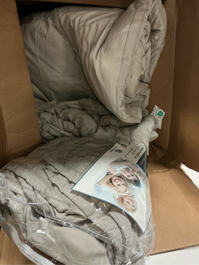 Condition photo showing Good Condition for CozyLux King Size Comforter Set Oatmeal Seersucker 7 Pieces Bed in a Bag King Comforter Set with Sheets, Luxury Bedding Set with Down Alternative Comforter, Sheets, Pillowcases & Shams All Seasons Oatmeal King