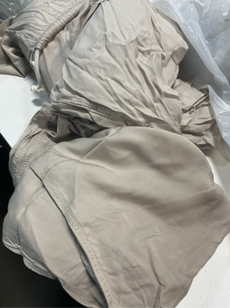 Condition photo showing Good Condition for quince bamboo duvet cover set of 3 sand