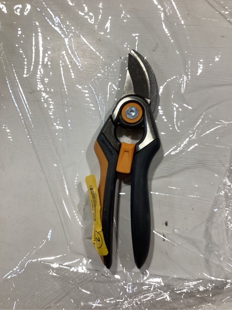 Condition photo showing Good Condition for fiskars ultrasharp forged steel bypass hand pruner with standard handle