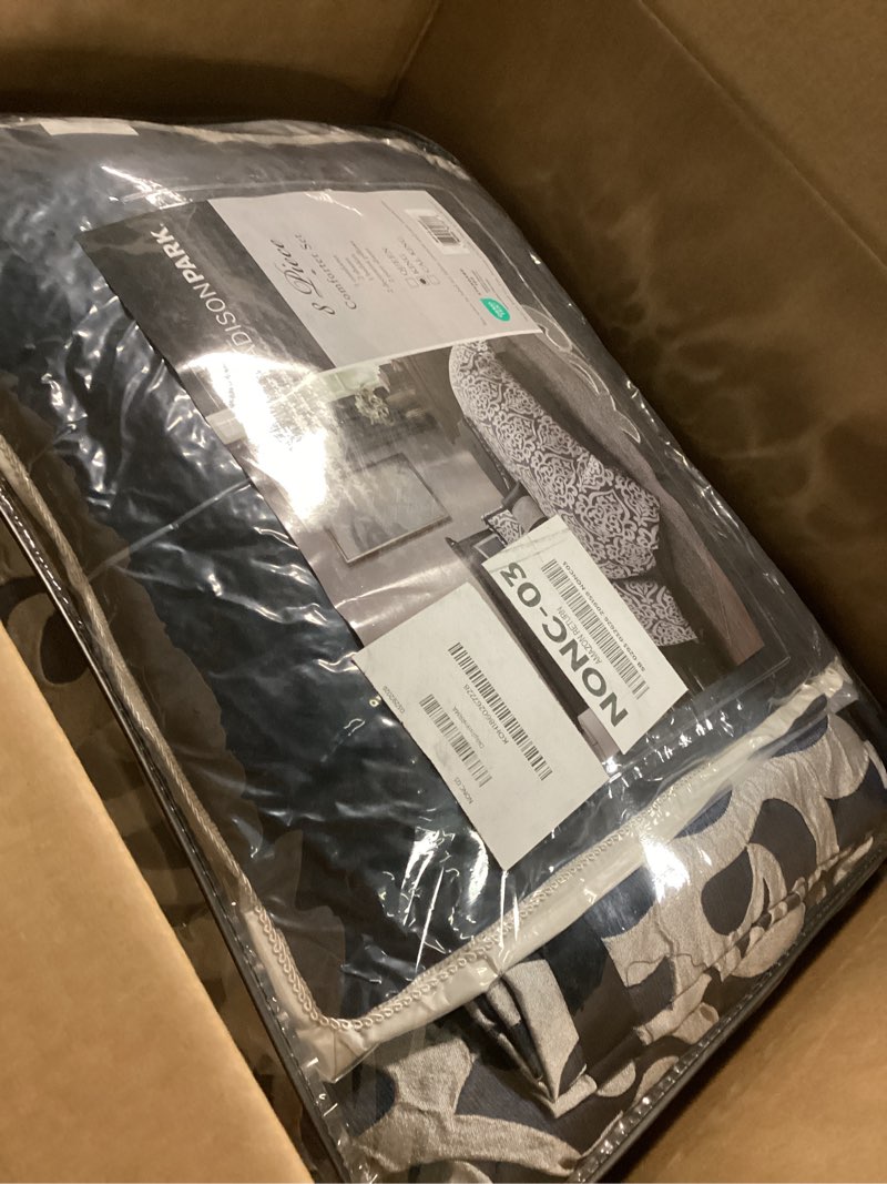 Condition photo showing New/Like New for madison park odette cozy comforter set jacquard damask medallion design - modern all season, down alternative bedding, shams, decorative pillows, king(104 in x 92 in), navy 8 piece
