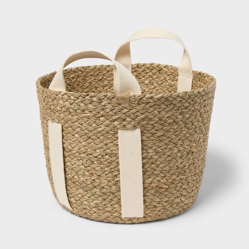 braided seagrass round basket - brightroom