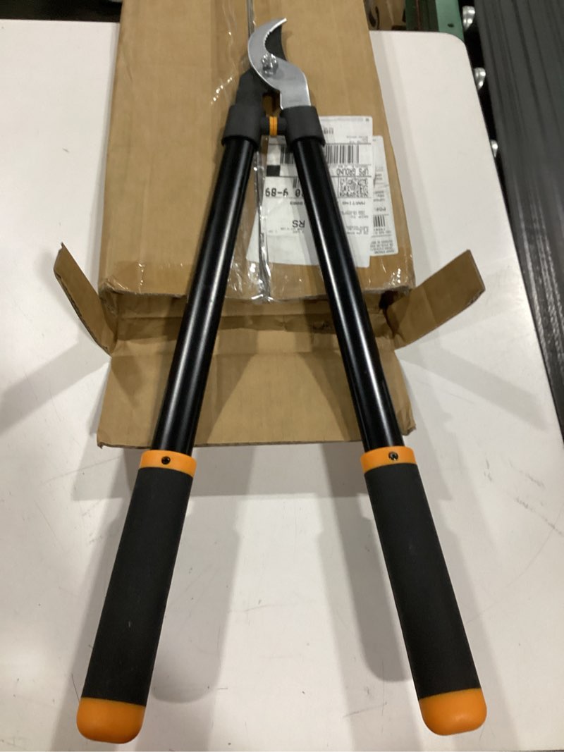 Condition photo showing Good Condition for fiskars 28" loppers for tree trimming, heavy duty, rust-resistant sharp bypass steel blade loppers, branch cutter up to 1.5" diameter cut capacity, shock-absorbing handle, garden tools bypass lopper 28"