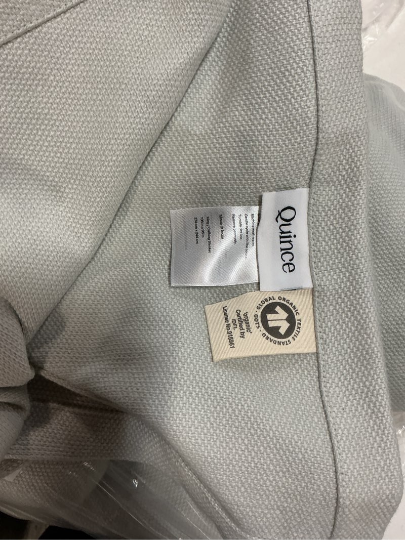 Condition photo showing New/Like New for luxury organic cotton bed blanket cal king