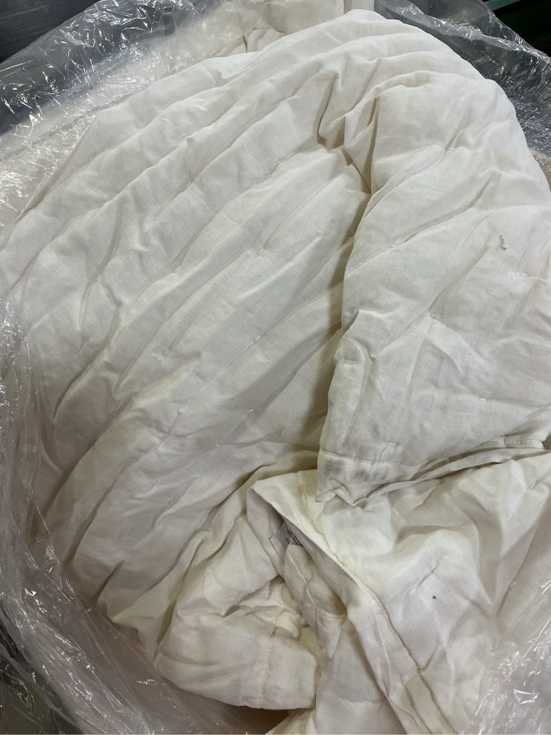 Condition photo showing Good Condition for european linen dream quilt, full/queen, ivory