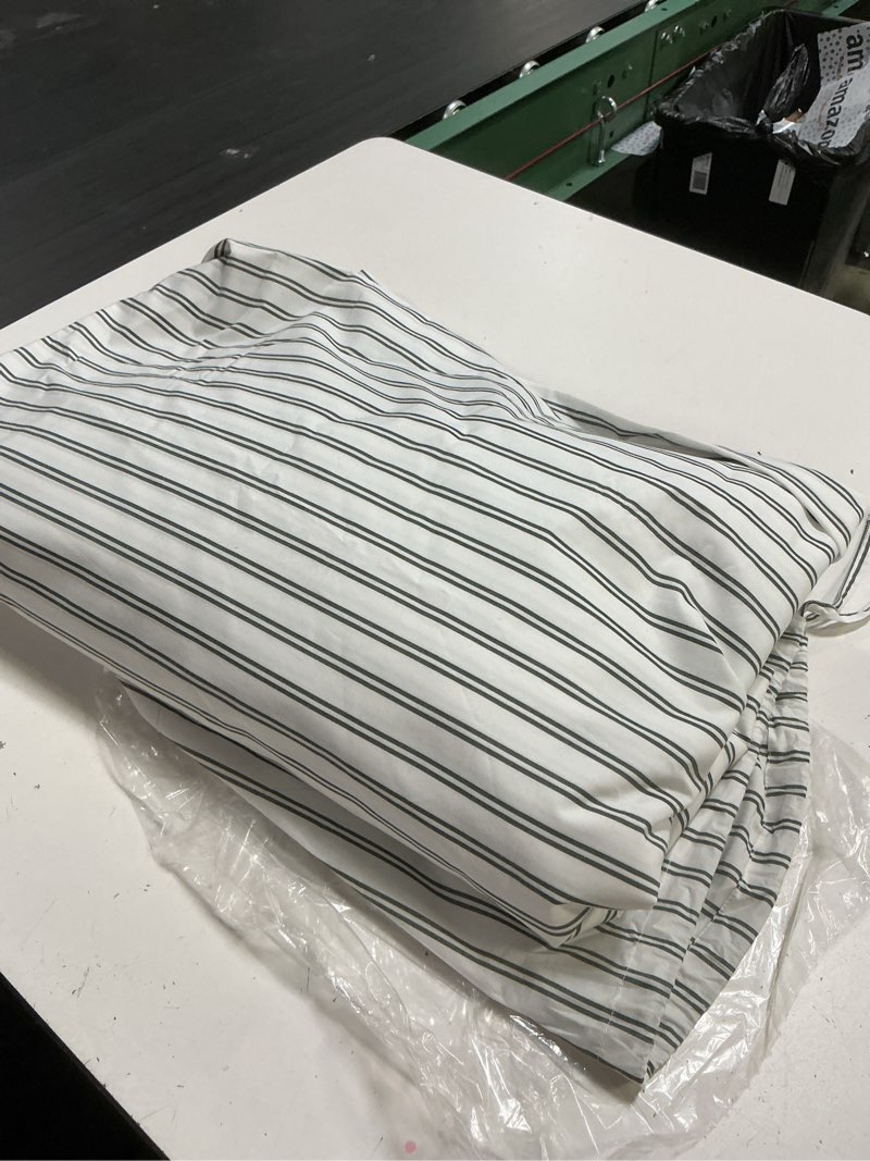 Condition photo showing New/Like New for quince 100% organic cotton full/queen duvet cover striped white/pine