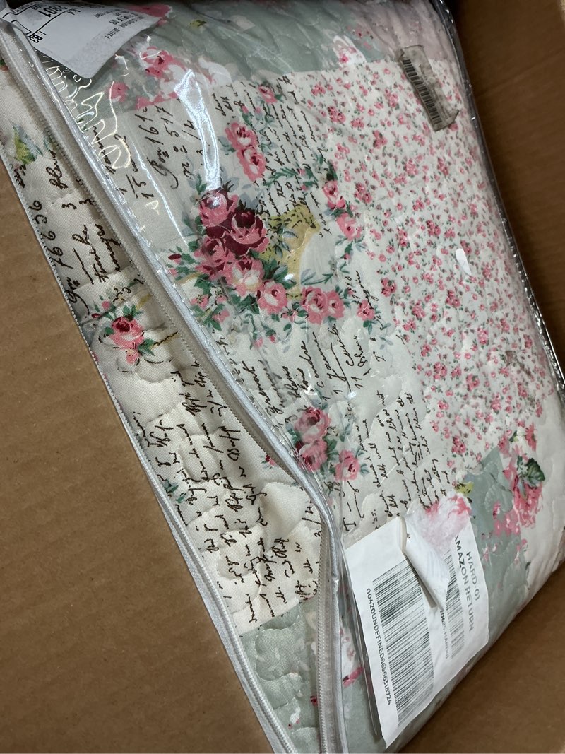 Condition photo showing Good Condition for brilliant sunshine rose and sage quilt set, 3-piece bedding sets, traditional patchwork design, washable and reversible bedspread, soft lightweight coverlet, all-season, full/queen, light pink green pink quilt set queen