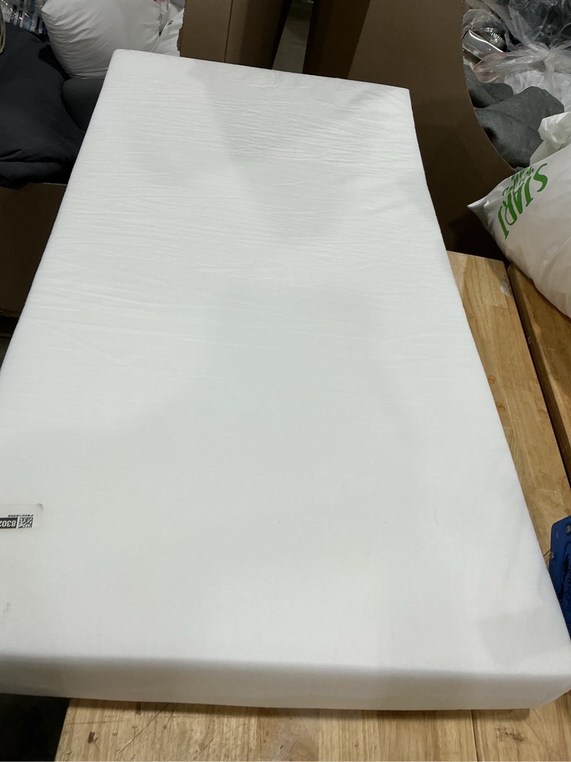 Condition photo showing Good Condition for 45\"x27\"x3\" memory foam platform pad for medium large dog 