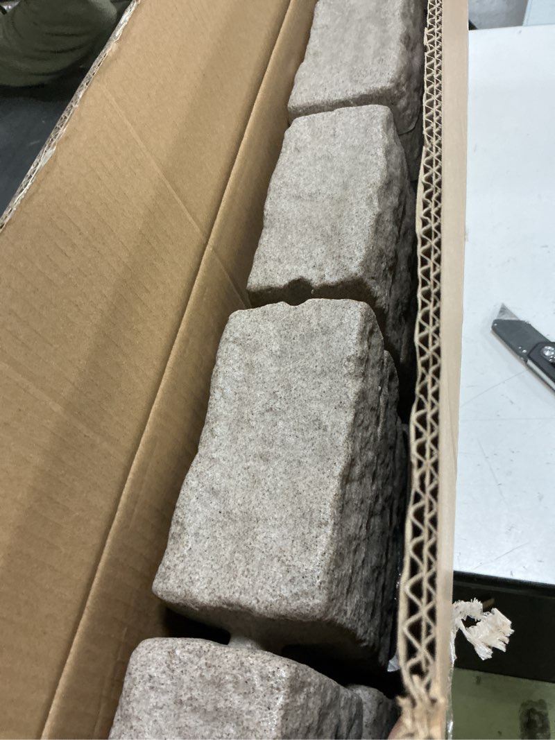 Condition photo showing Good Condition for vevor faux stone landscape edging, no dig garden edging border, flexible blocks for lawn edging, flower beds, driveway, yards with 12 spikes, 4 pack 24 bricks 16ft kit, 46.5" lx 3.7" w x 2.2" h, beige beige 2.2 in tall