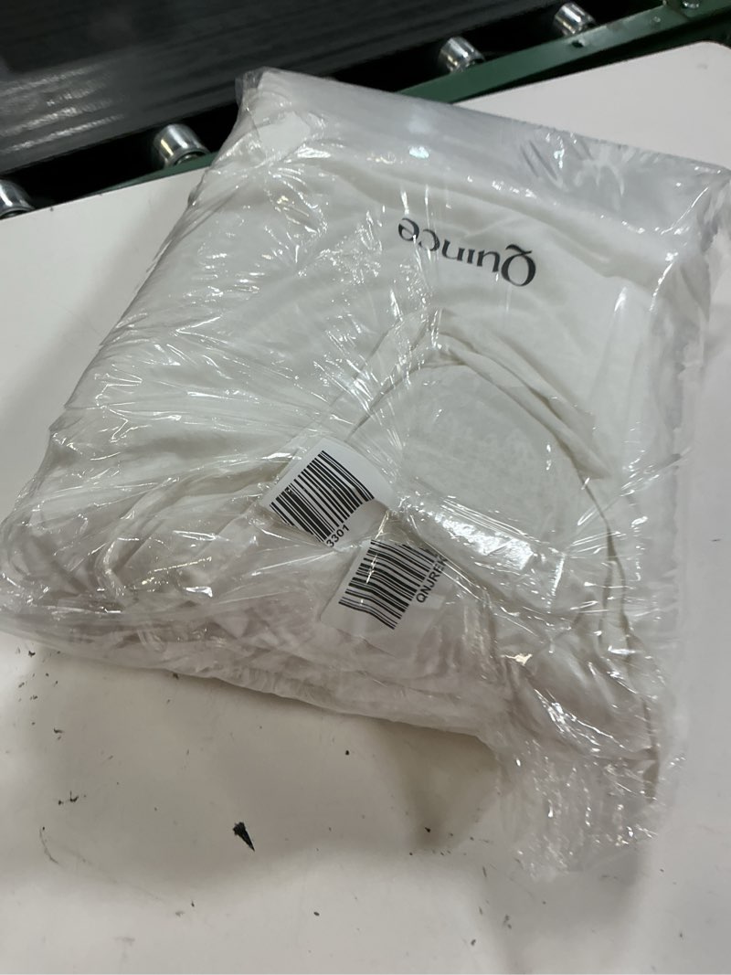 Condition photo showing New/Like New for organic luxe honeycomb duvet cover set color: white size: full/queen