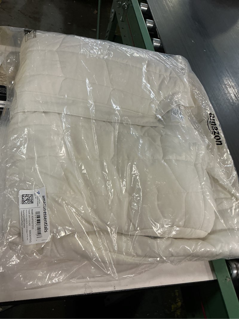 Condition photo showing New/Like New for Amazon Essentials Women's Oversized Quilted Coat (Available in Plus Size)5X