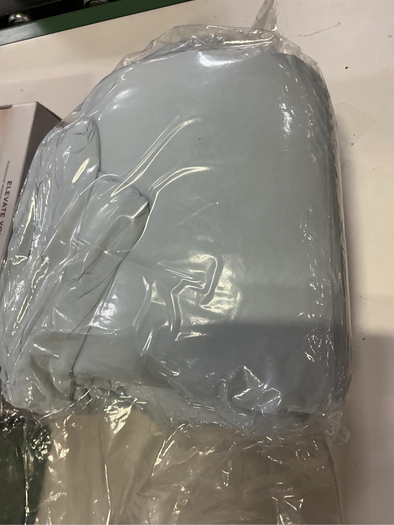 Condition photo showing Good Condition for quataly twin comforter set skyblue,2pcs soft lightweight breathable bedding comforter sets for all season, twin size(68''×90'' comforter & 1 pillowcase) 10skyblue twin (68"x90")