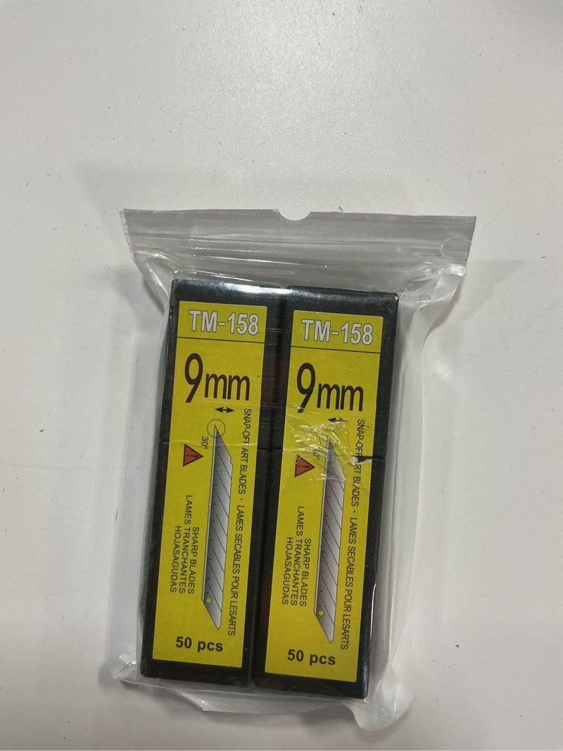 Condition photo showing Good Condition for Gomake 100pcs Knife Replacement Blades, 30 Degree Carbon Steel 9mm Snap Off Blades for Retractable Cutting Knives, Hobby, Craft Knife, Box Cutter 30 degree -Carbon Steel