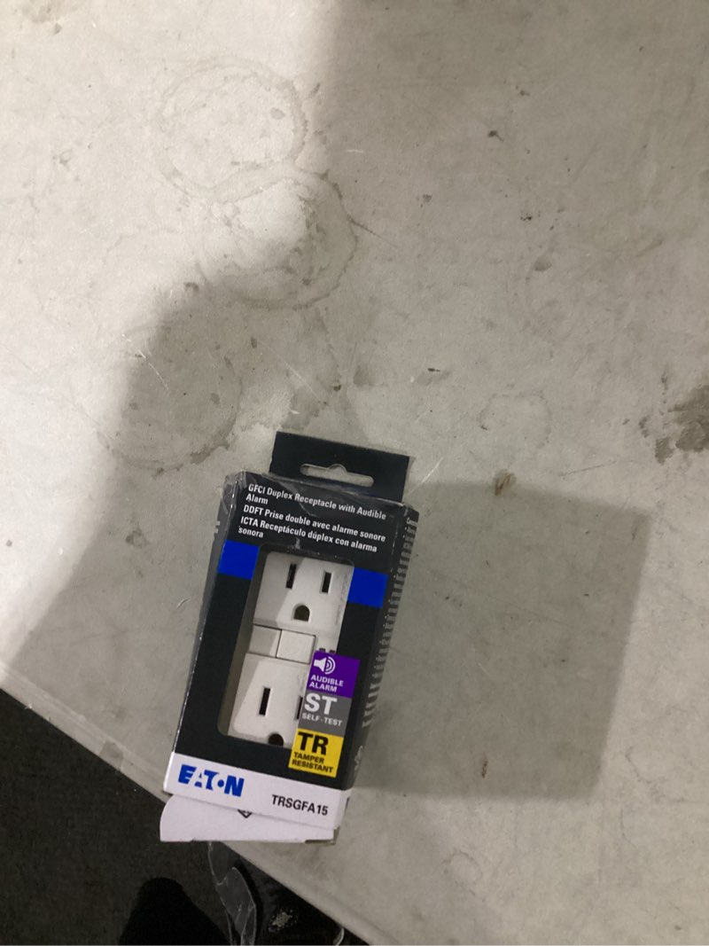 Condition photo showing Good Condition for eaton 15-amp 125-volt tamper resistant gfci residential decorator outlet, white