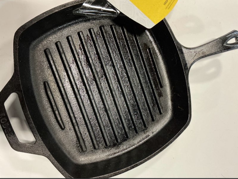 Condition photo showing Good Condition for lodge square grill pan cast iron - black