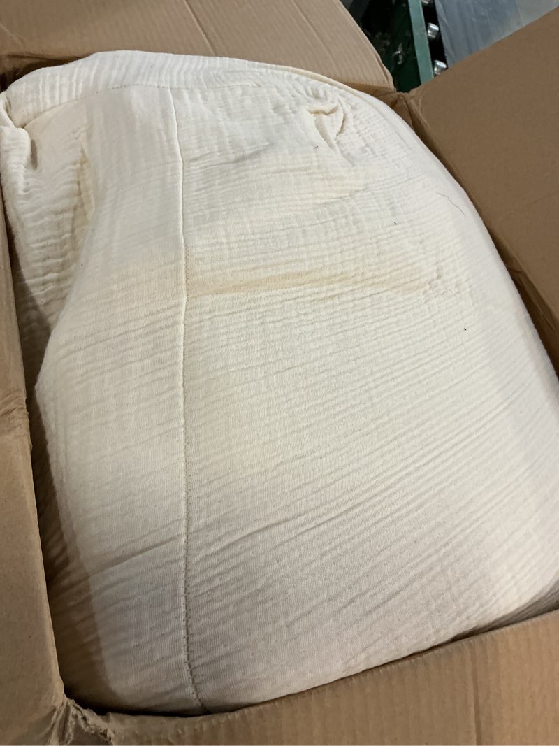Condition photo showing Good Condition for organic cotton gauze dream quilt, full/queen, undyed