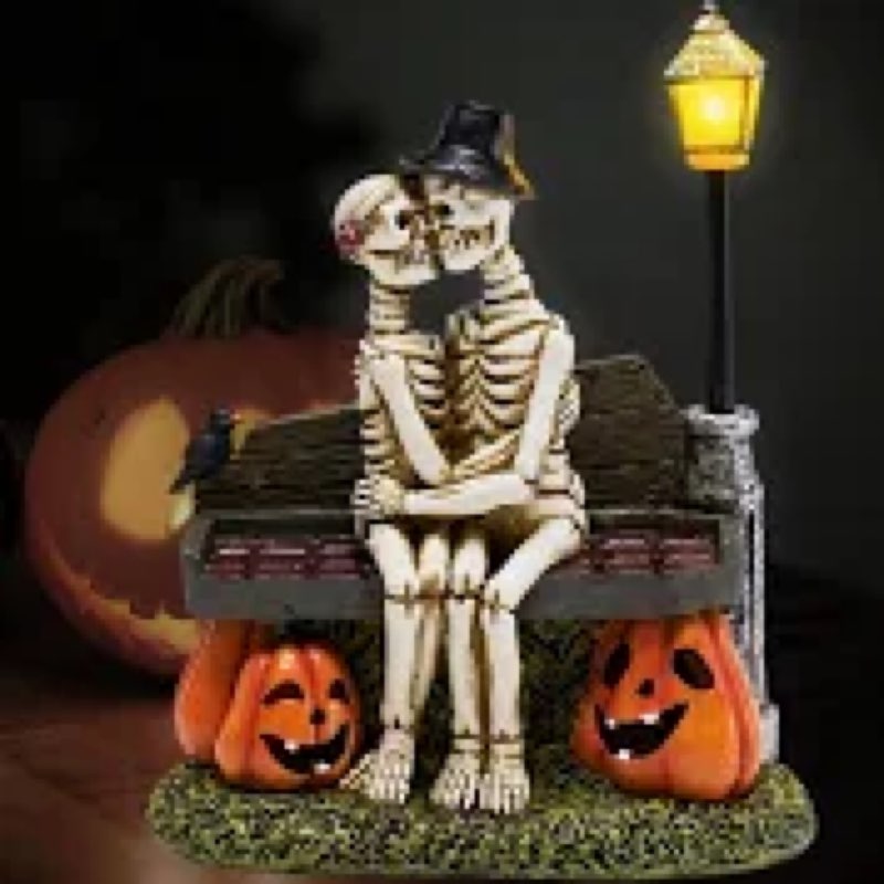 TERESA'S COLLECTIONS Halloween Decorations, Love Never Dies, Skeleton Decor, Couple Kissing Skeleton