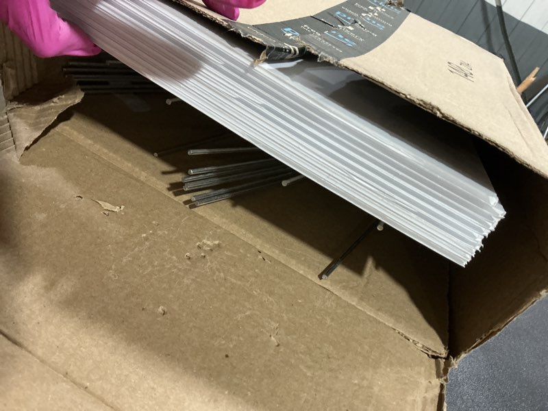 Condition photo showing Good Condition for 10-pack 17"x13" blank yard signs with stakes, corrugated plastic board yard signs with metal stakes for wedding, birthday,party decorations, real estate garage sale signs, rent, guidepost