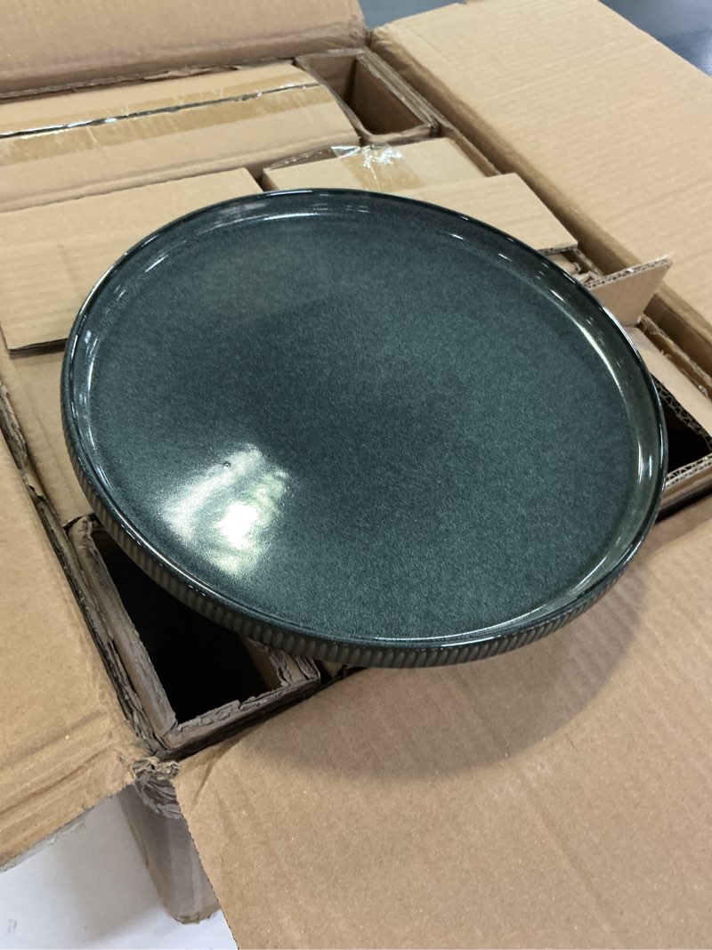 Condition photo showing Good Condition for Famiware Star Stoneware Dinnerware Sets for 4 (16pcs), Chip and Scratch Resistant, Microwave & Dishw