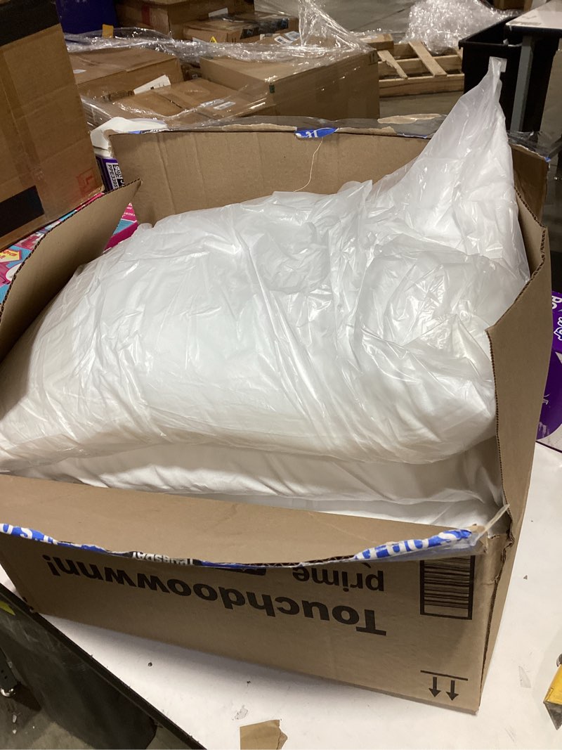 Condition photo showing New/Like New for MIULEE Pack of 2 24x24 Outdoor Waterproof Throw Pillow Inserts, Decorative Water-Resistant Pillow Cushion for Patio Garden 24x24 Inch (Pack of 2)