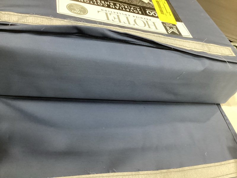 Condition photo showing Good Condition for member's mark 700tc sheet set:- washed indigo, twin/twin xl