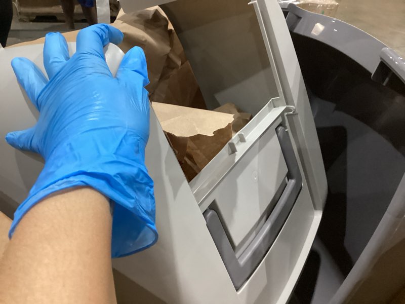 Condition photo showing Good Condition for iris usa cat litter box large with front door flap, covered enclosed litter box enclosure with scoop, handle & buckles for portability & privacy, hidden litter pan, gray jumbo enclosed dark gray w/ scoop