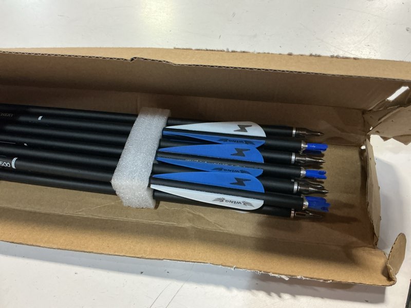 Condition photo showing Good Condition for 31inch carbon arrow archery targeting practice hunting arrows for compound & recurve bow with removable tips(pack of 12) blue white