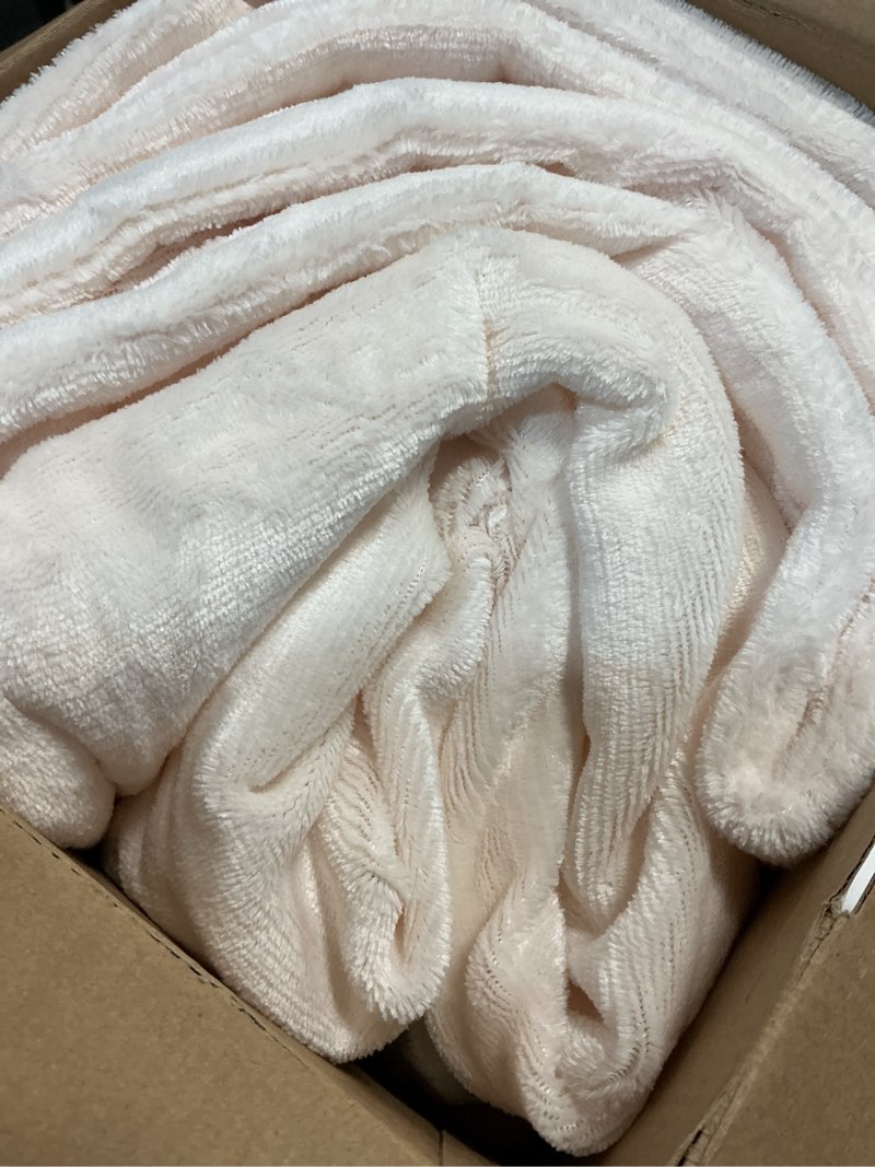 Condition photo showing Good Condition for Beurer HD61 Super-Cozy Heated Blanket - Fast Heating Electric Blanket with 4 Heat Settings, Machine Washable Fabric, 4 hrs Auto Shut Off,Warm Heated Throw Blanket (50 x 60 inches)